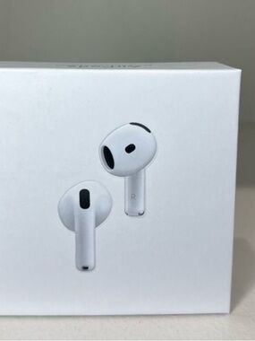 Apple Bottoms White Wireless Earbud Headphones